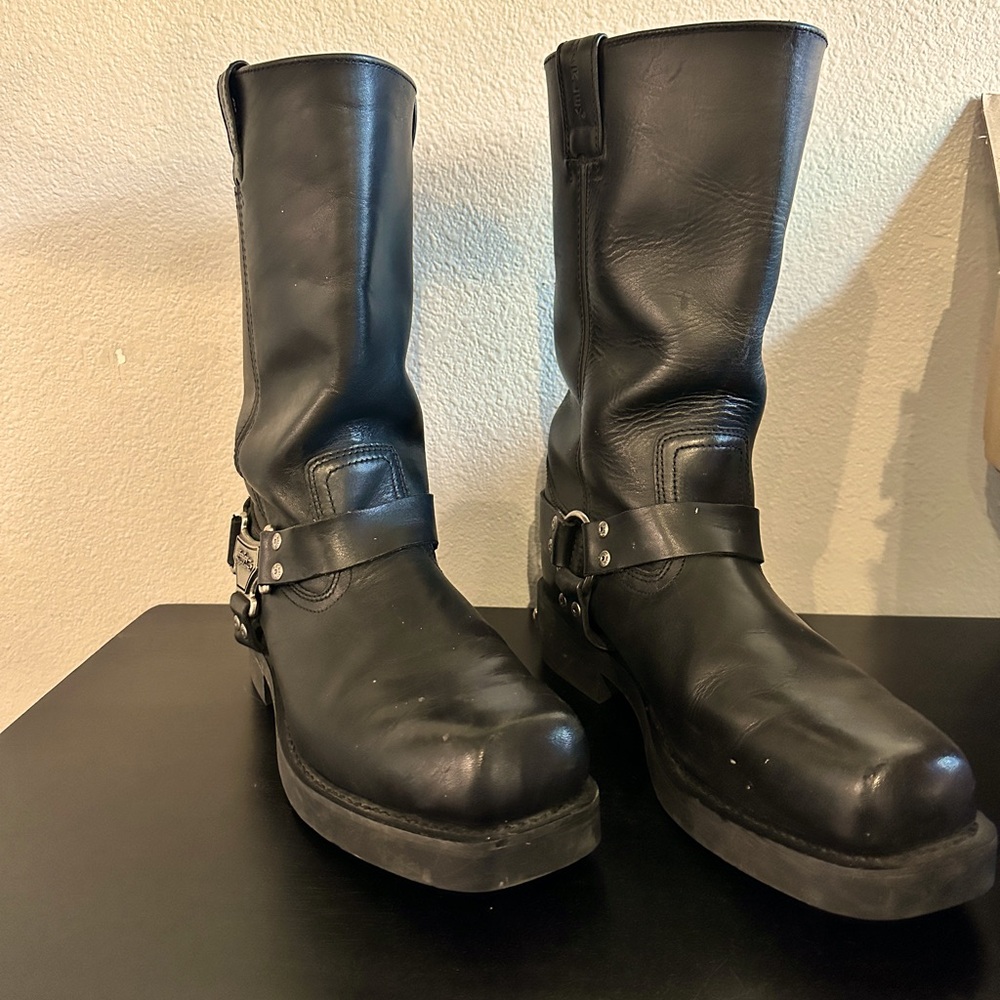 Harley Davidson men’s size 12 riding boots. Great condition, used 3-4 times.